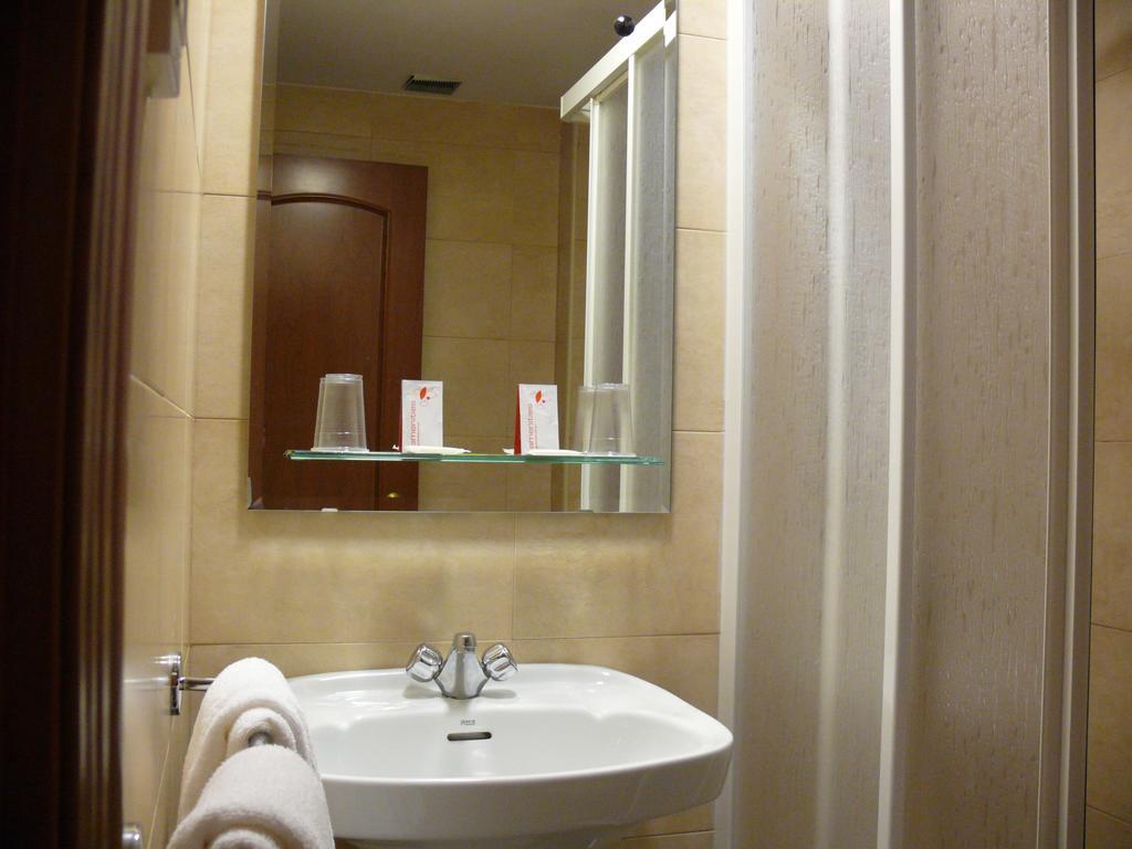 Hostal Navasfrias Salamanca Room photo